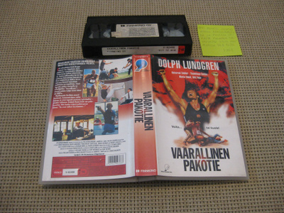 Vaarallinen Pakotie-VHS (Finnkino, Dolph Lundgren, 1994)