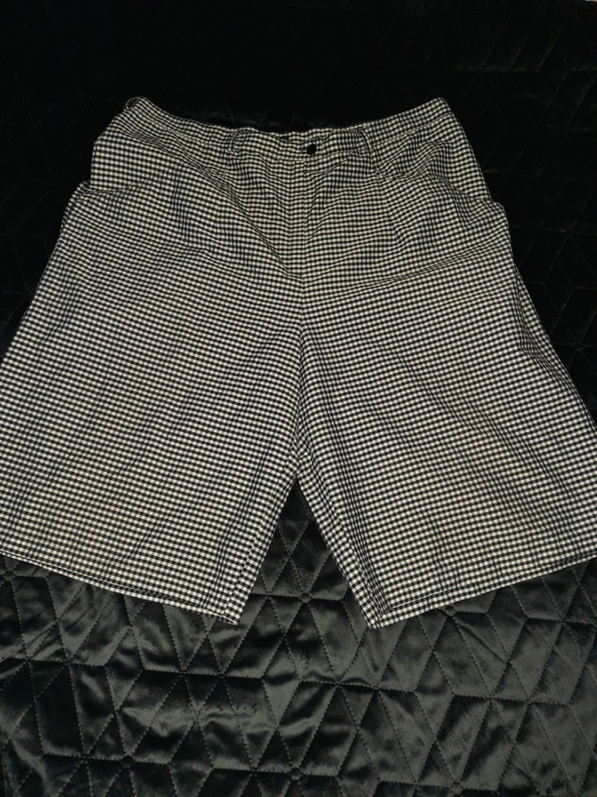 Shortsit koko xl mustavalko ruutu