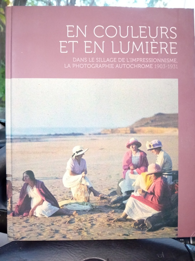 EN COULEURS ET EN LUMIERE ( SIS POSTIKULU  )