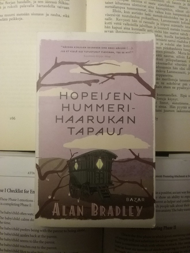 Alan Bradley - Hopeisen hummerihaarukan tapaus (pokkari)