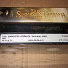 TARU SORMUSTEN HERRASTA SORMUKSEN RITARIT VHS UUSI - pikkukuva 4