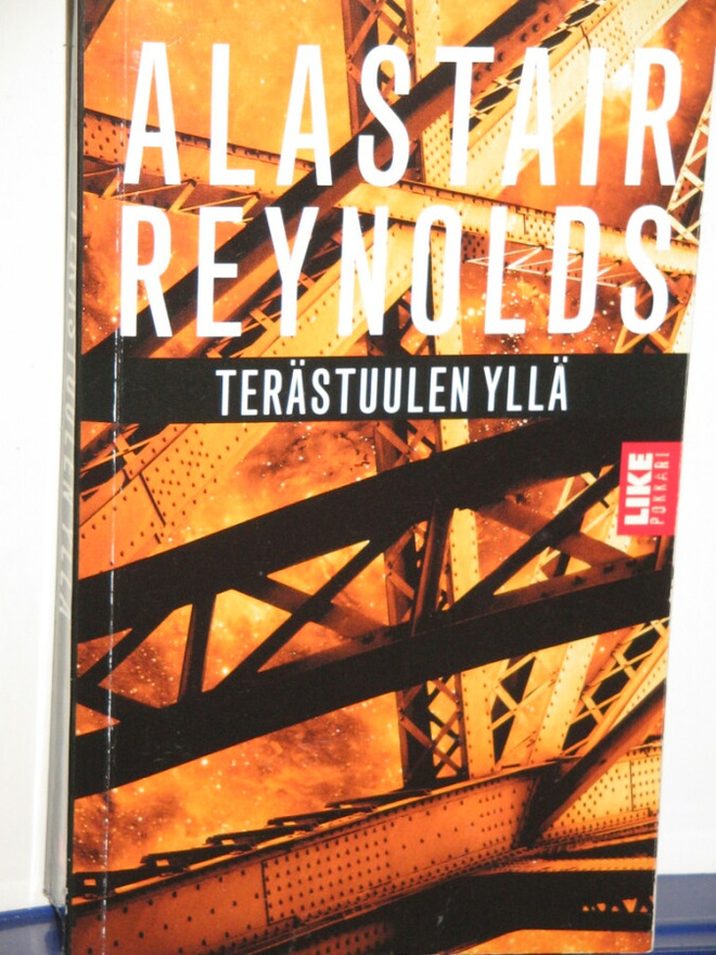 Alastair Reynolds : TERÄSTUULEN YLLÄ