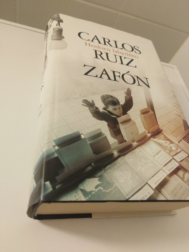 Carlos Ruiz Zafon: Henkien labyrintti