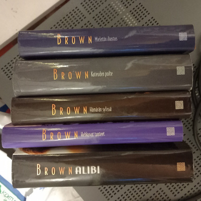 Sandra Brown valikoima 3€/kpl