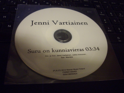 CDS : Jenni Vartiainen: Suru on kunniavieras (Sis.postikulu)