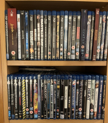 Noin 170 blu-ray elokuvaa, myös yksittäin