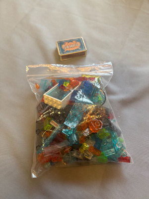 Läpinäkyvät legopalat