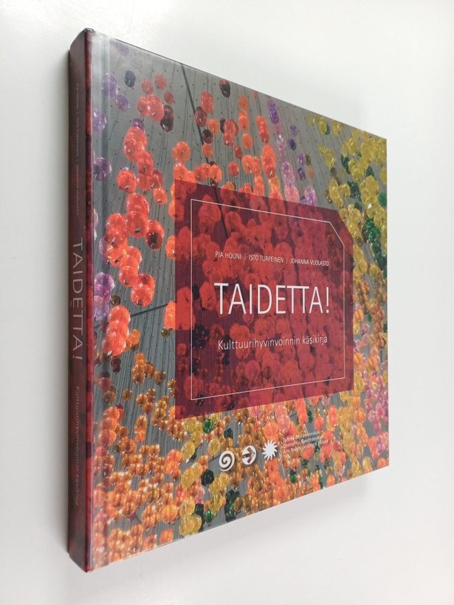 Pia Houni : Taidetta! Kulttuurihyvinvoinnin käsikirja