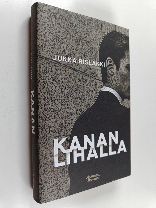 Jukka Rislakki : Kananlihalla : vakoilukertomuksia