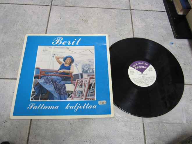 BERIT SATTUMA KULJETTAA : LP v 1974