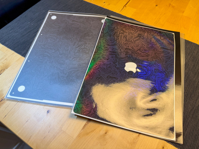 dbrand Obsidian MacBook Pro 16 (M1-M5) skin Deluxe Kit