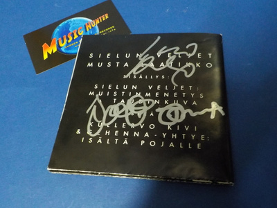 SIELUN VELJET MUSTA LAATIKKO BOOKLET KOLMELLA NIMMARILLA