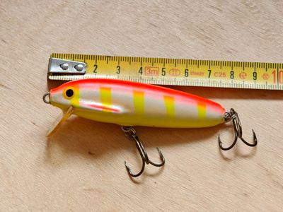 Nilsmaster spearhead 8cm väri 70 vanha uintilevy