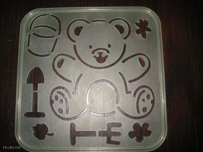 Tupperware piirrustuslevy : Tiwi nalle + hiekkalelut