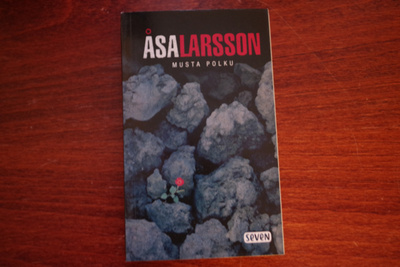 Åsa Larsson: Musta polku (2007)
