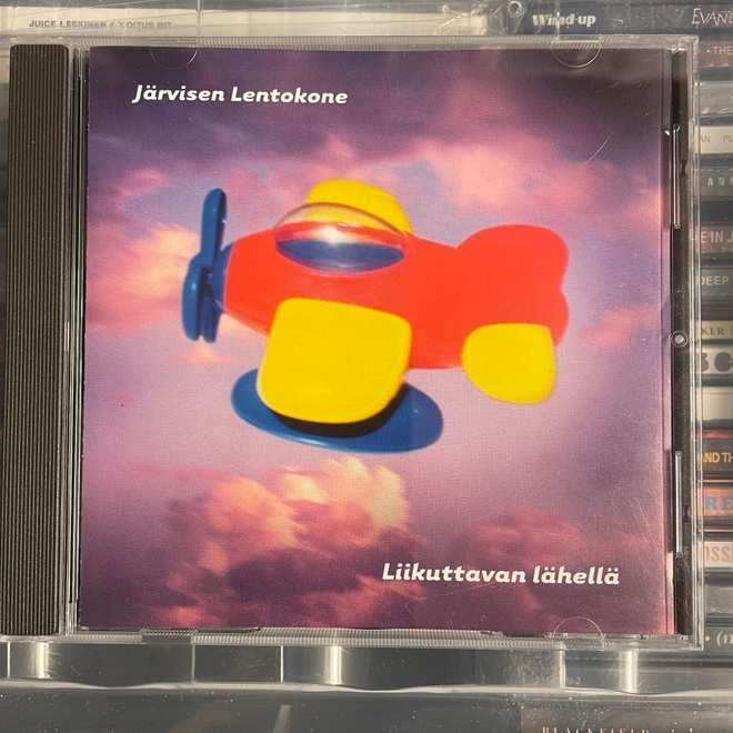 JÄRVISEN LENTOKONE - Liikuttavan lähellä cd (Private Press)