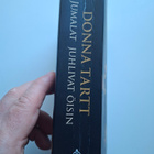 Tartt, Donna: Jumalat juhlivat öisin - pikkukuva 3