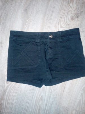 Mustat shortsit koko S