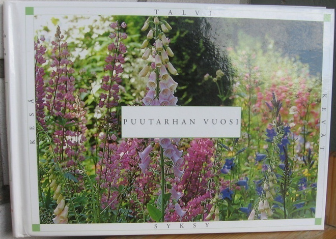 Rea Peltola & Vesa Koivu: Puutarhan vuosi. 99 s.