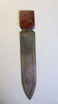 Kirjanmerkki vaakunaleijonalla