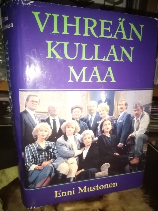 Enni Mustonen :  Vihreän kullan maa ( SIS POSTIKULU)