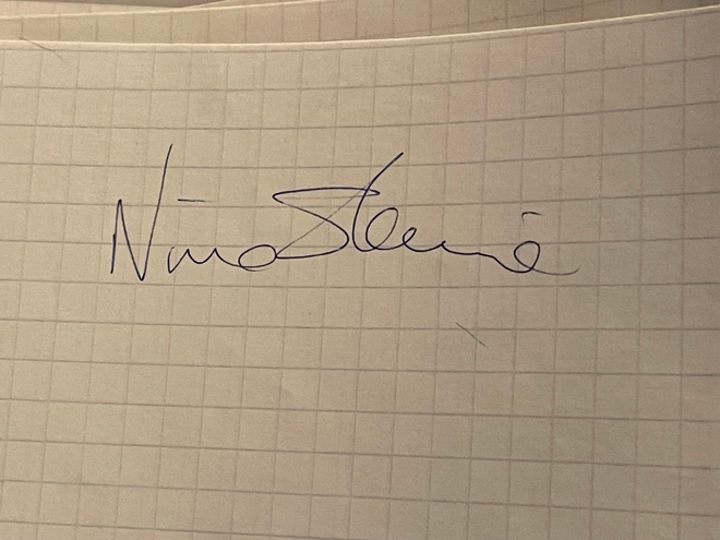 Nina Skeime nimikirjoitus paperilla