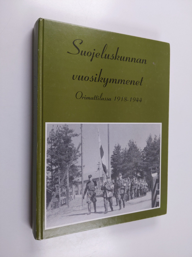 Alli Hosiaisluoma-Karppinen : Suojeluskunnan vuosikymmene...