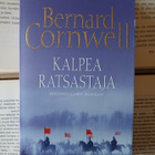 Bernard Cornwell - Kalpea ratsastaja (pokkari) - pikkukuva 3