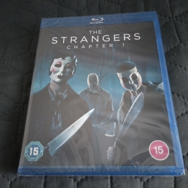 The Strangers: Chapter 1 Blu-ray **muoveissa**