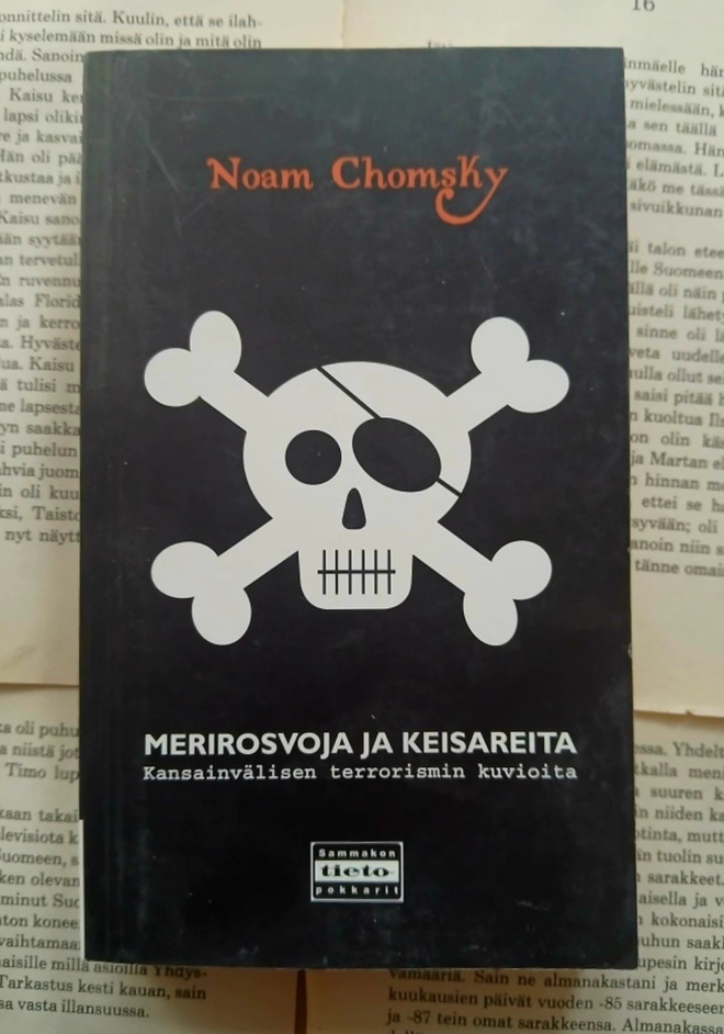 Noam Chomsky - Merirosvoja ja keisareita (pokkari)