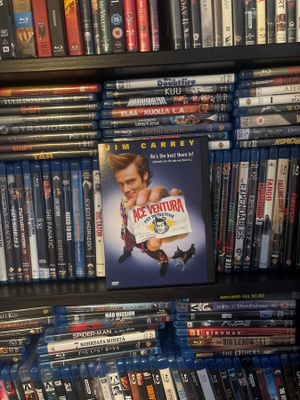 Ace Venture lemmikkidekkari (1994) suomijulkaisu