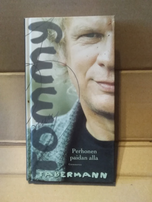 Tommy Tabermann: Perhonen paidan alla