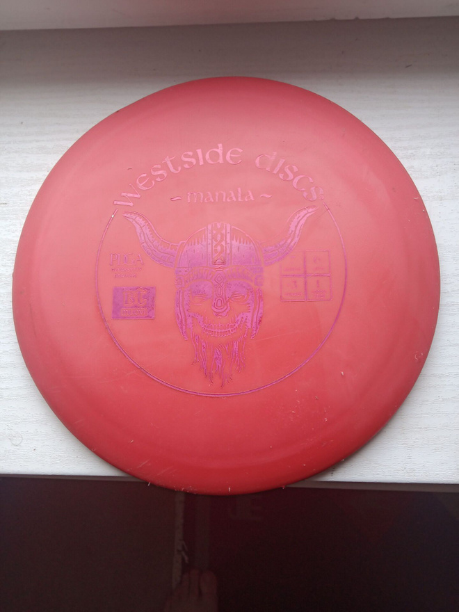 Frisbeegolfkiekko Westside Discs Manala putteri punainen.
