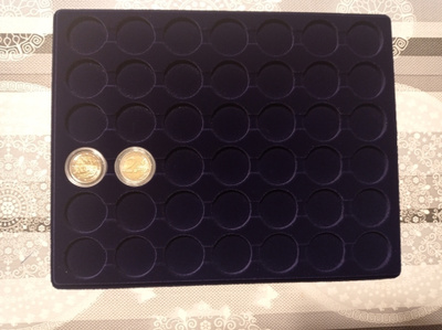 Sininen säilytyslevy 2€ 42 kolikoille