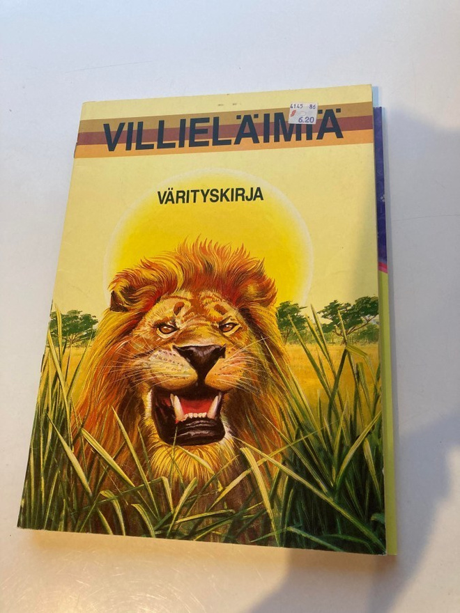 Villieläimiä värityskirja