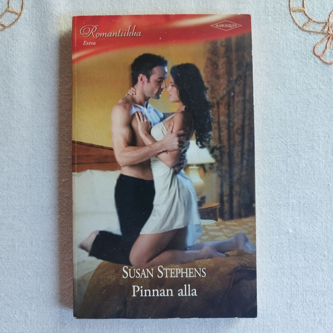 Harlequin, Susan Stephens: "Pinnan alla"