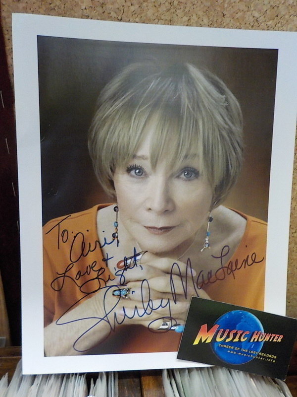 SHIRLEY MACLAINE NIMIKIRJOITUS