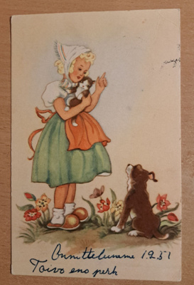 tytöllä kissanpentu sylissä, koira, kulkenut 1951