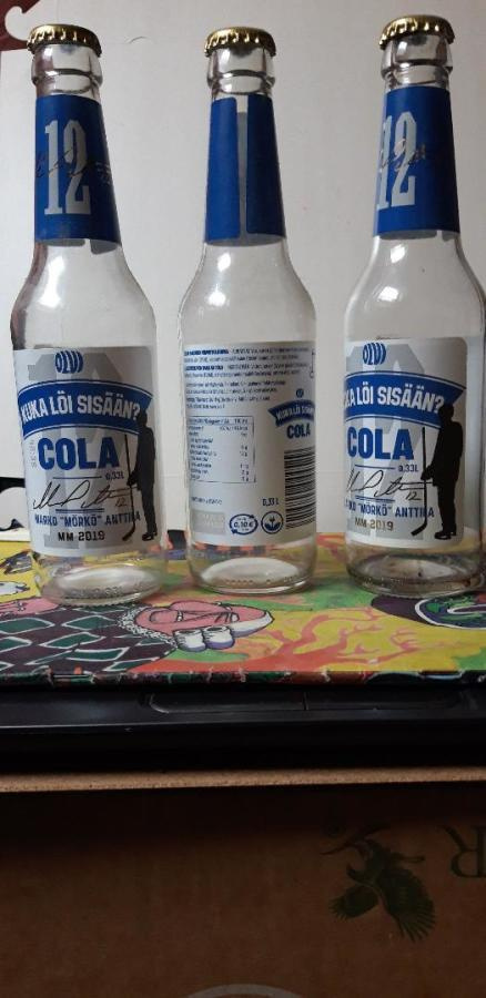 Löikö Mörkö sisään, 3 kpl olvin tyhjää cokispulloa