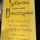 Stefan Kanfer: Serious Business - animaatio ja historia - pikkukuva 1