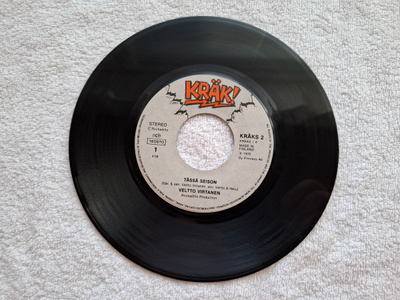 Veltto Virtanen – Tässä Seison / Voipas 7" single