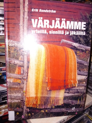 Sundström : Värjäämme yrteillä sienillä ja jäkälillä ( SIS P