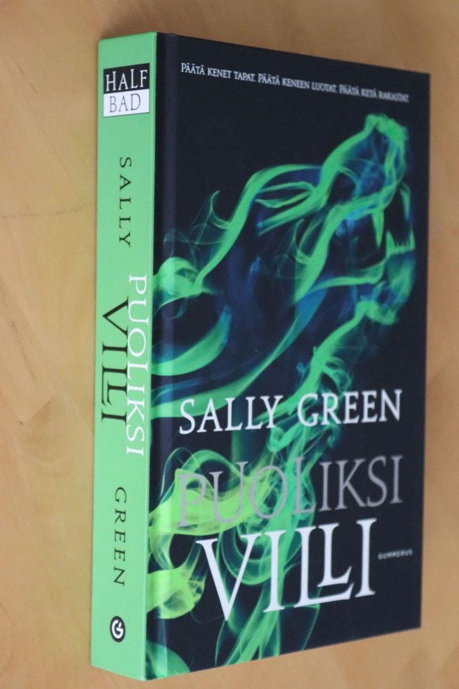 Sally Green : Puoliksi villi ( 1.p. 2015 )