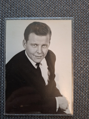 ESKO RAHKONEN FANIKORTTI NIMIKIRJOITUS.