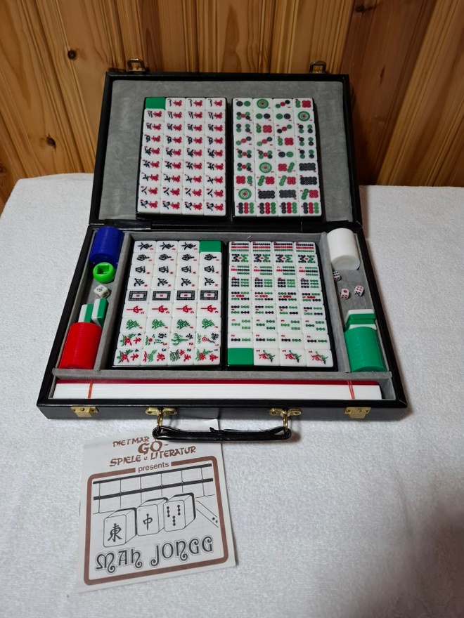 Vintage Mah Jong peli laukussa
