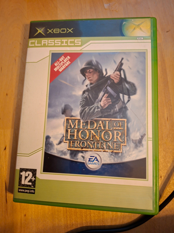 XBOX Medal of Honor Frontline + kotelo + ohjeet