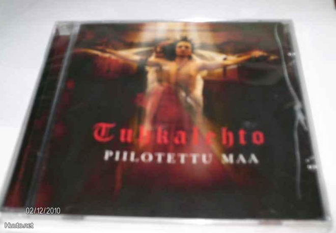 TUHKALEHTO: Piilotettu maa CD (Sis.postikulu)