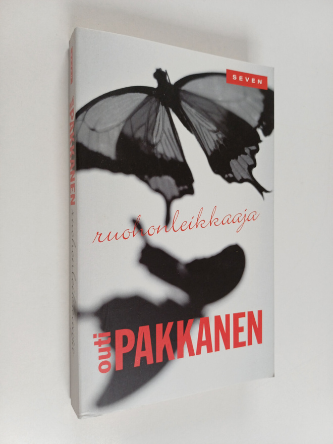 Outi Pakkanen : Ruohonleikkaaja : jännitysromaani