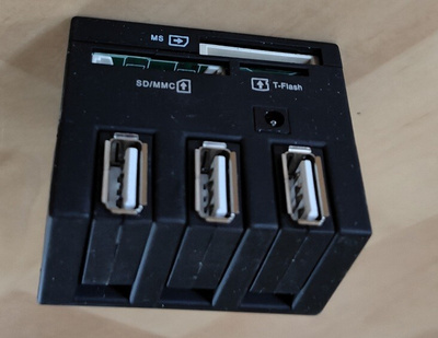 Usb 2.0 hub muistikortinlukijalla