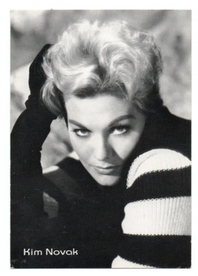 Postikortti Filmitähti  KIM NOVAK 1933-